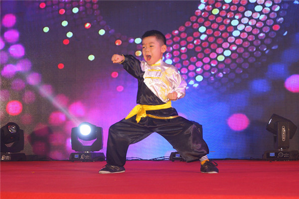 領(lǐng)先生物召開(kāi)2018年度表彰獎勵大會(huì )暨2019年度工作規劃大會(huì )